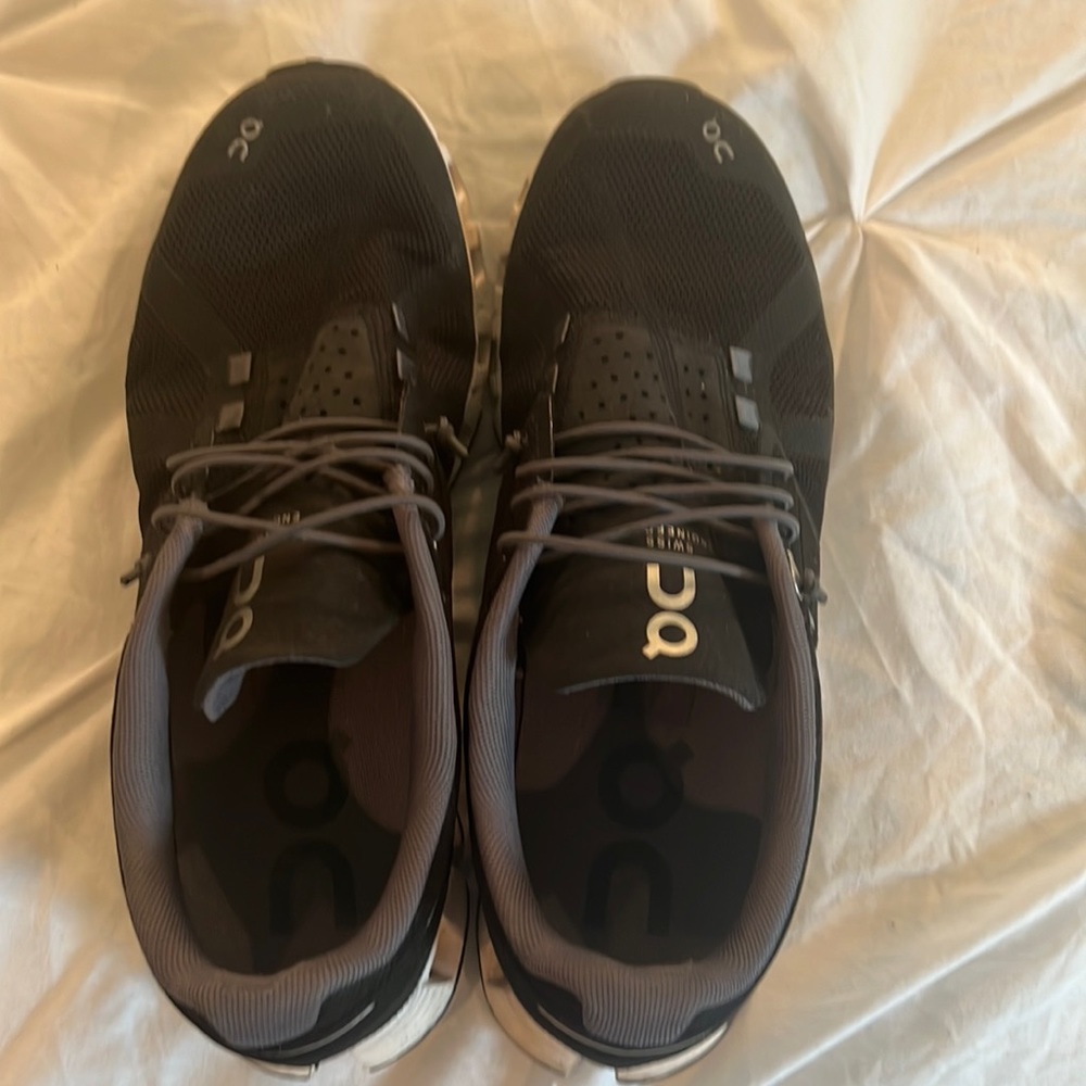 OnCloud black shoes